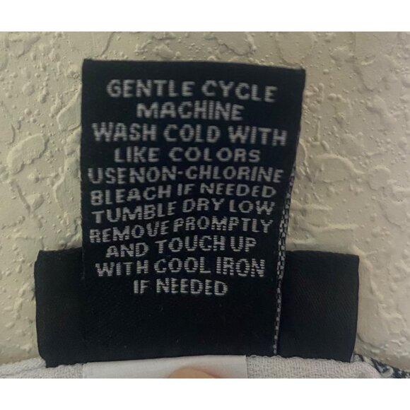 Torrid Sleeveless Blouse Womens Size 5 US 5X Floral Lightweight Flowy - Picture 3 of 9